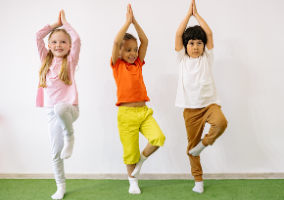 kids-doing-yoga